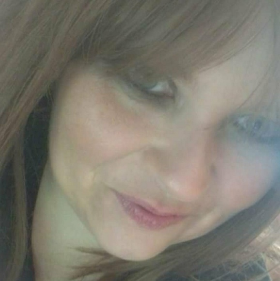 Meet your Posher, Audrey ♡ - Picture 6 of 7